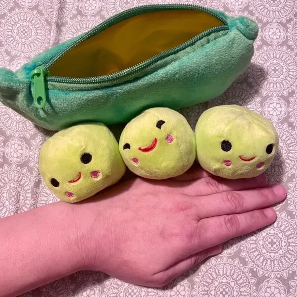 Removable pea plush toy